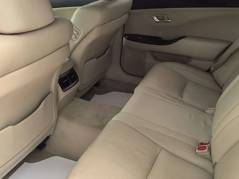Toyota Crown — фото 10