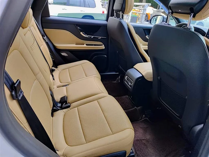 Jeep Renegade — фото 11