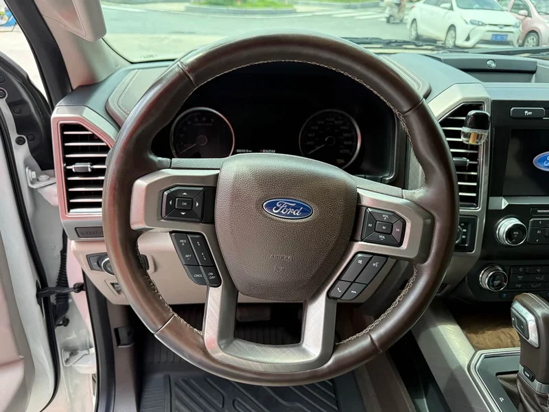 Ford F-150 Raptor — фото 13