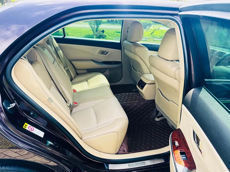 Toyota Crown — фото 11