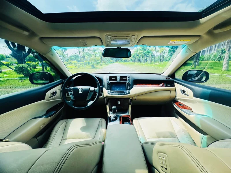 Toyota Crown — фото 14