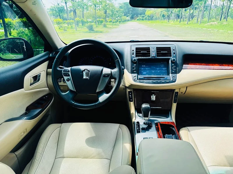 Toyota Crown — фото 15