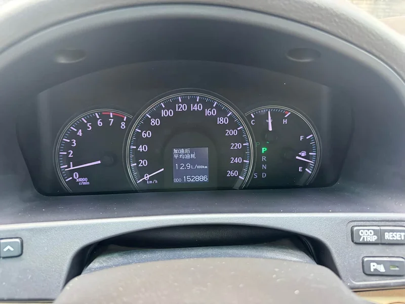 Toyota Crown — фото 18