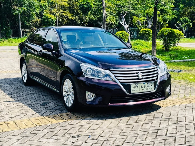 Toyota Crown — фото 2
