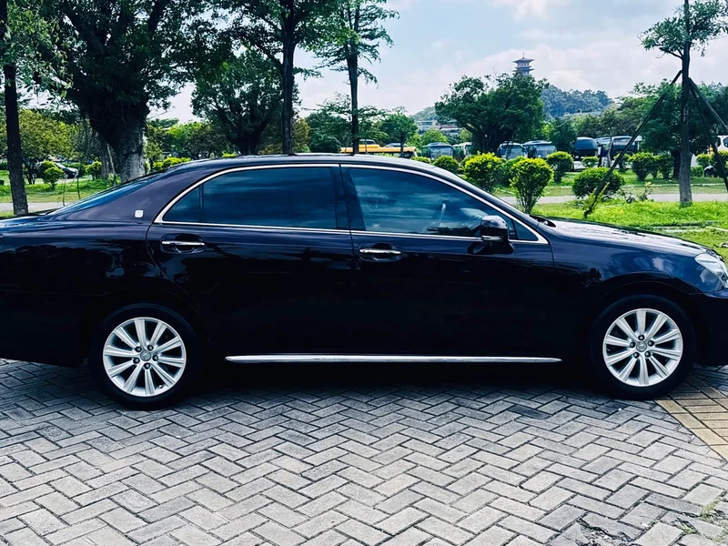 Toyota Crown — фото 22