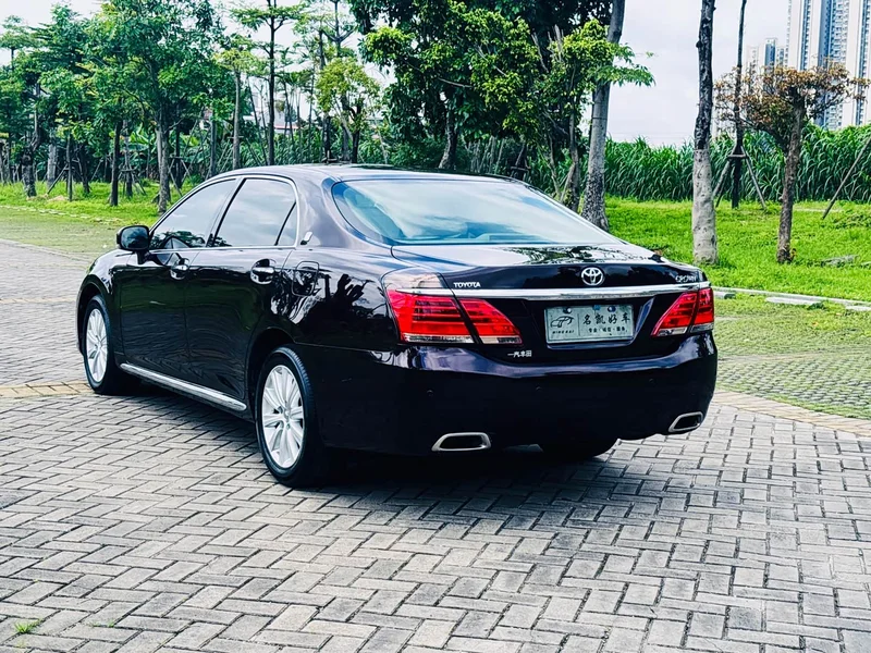 Toyota Crown — фото 5