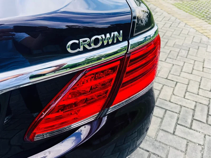 Toyota Crown — фото 7