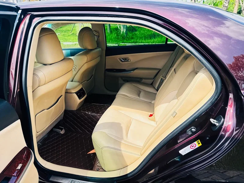 Toyota Crown — фото 10