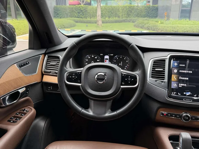 Volvo XC90 — фото 17