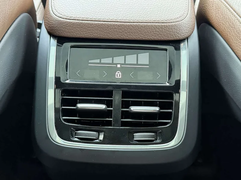 Volvo XC90 — фото 19