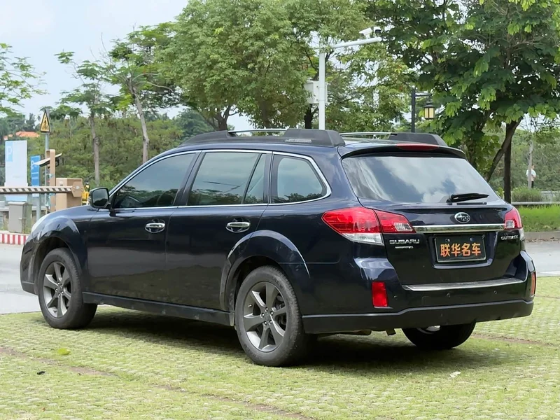 Subaru Outback — фото 8