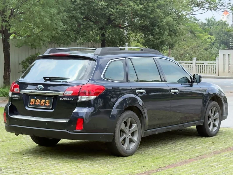 Subaru Outback — фото 9