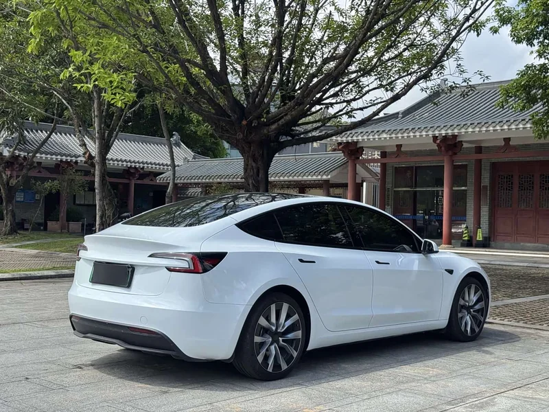 Tesla Model 3 — фото 4