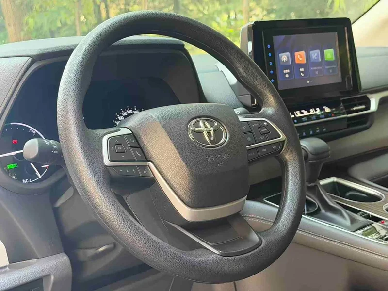 Toyota Sienna — фото 8