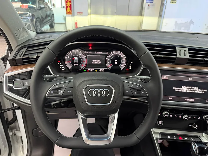 Audi Q3 — фото 10