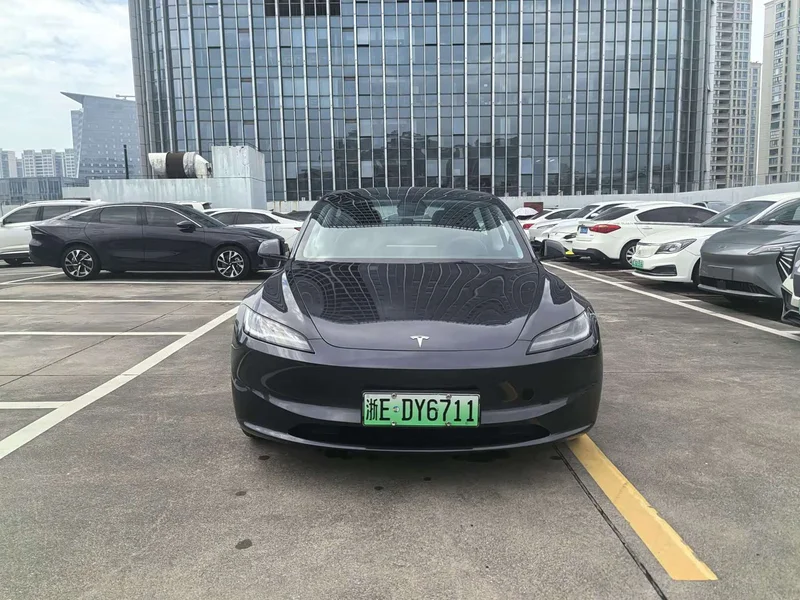 Tesla Model 3 — фото 1