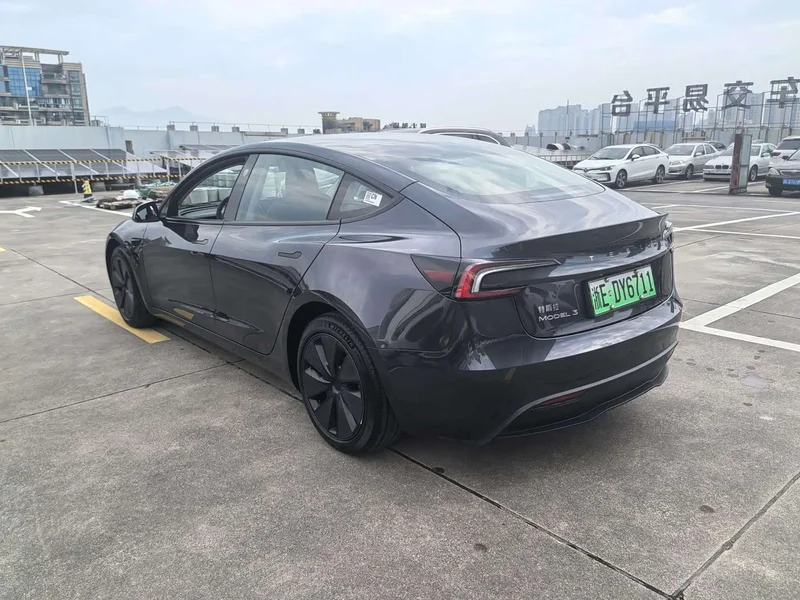 Tesla Model 3 — фото 3
