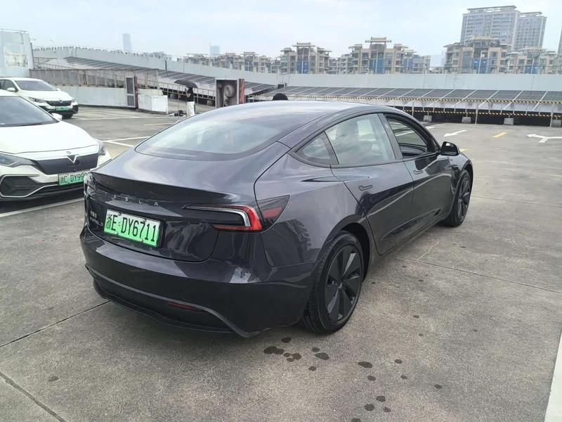 Tesla Model 3 — фото 4