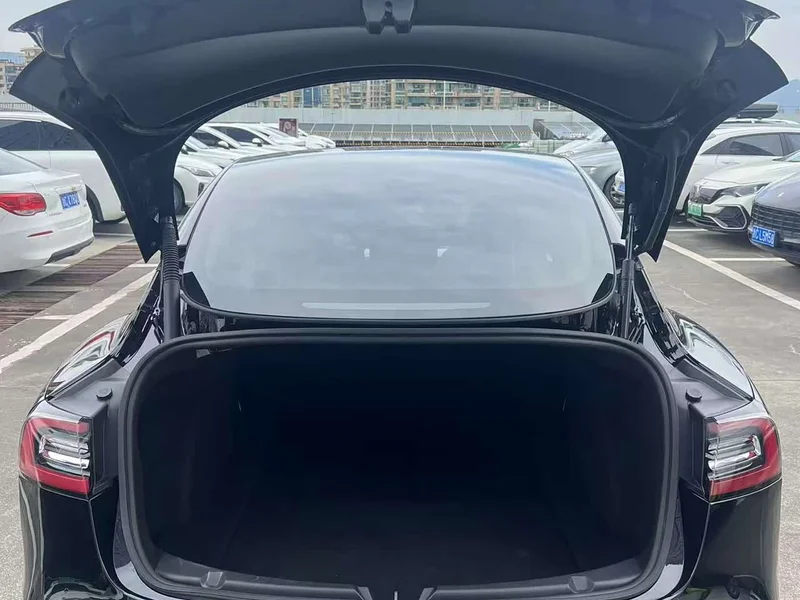 Tesla Model 3 — фото 11