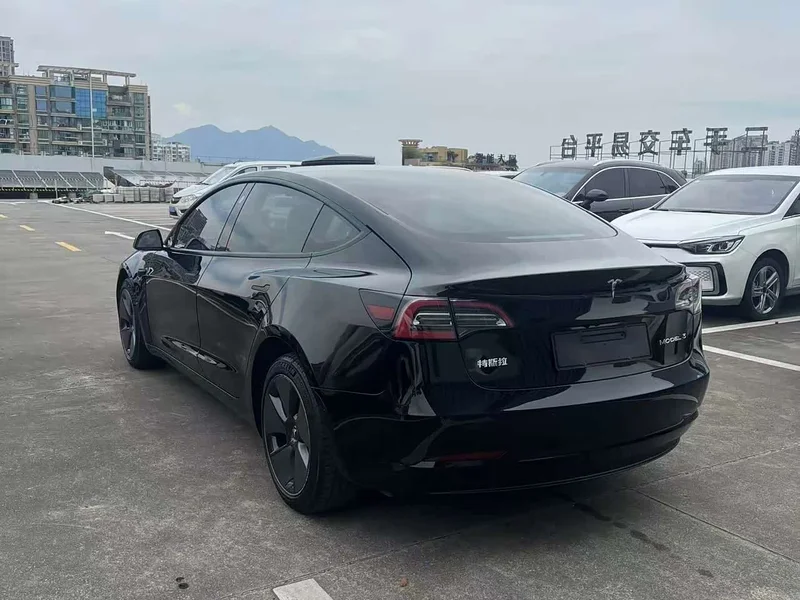 Tesla Model 3 — фото 3