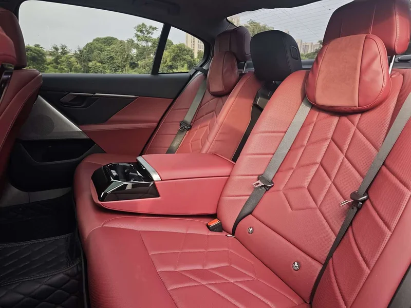 BMW i5 — фото 11