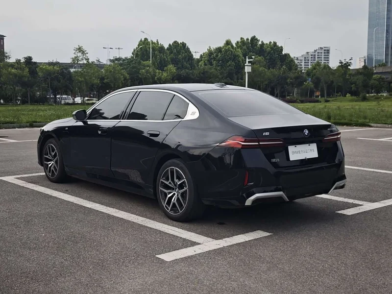 BMW i5 — фото 15