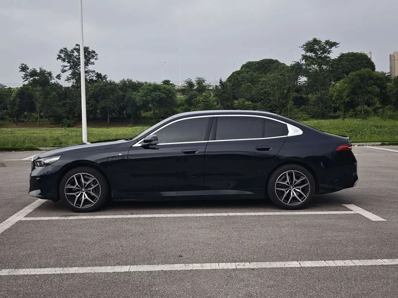BMW i5 — фото 2