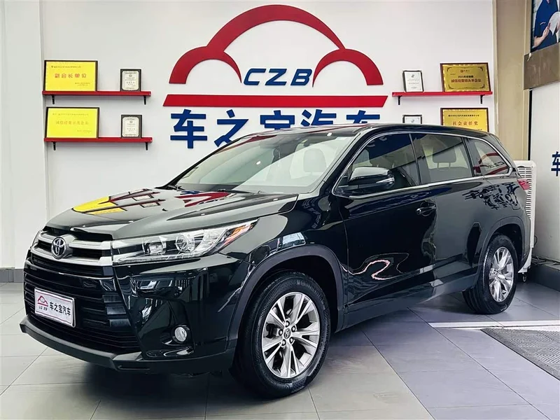 Toyota Highlander — фото 1