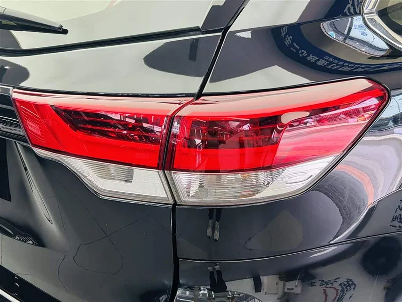 Toyota Highlander — фото 12