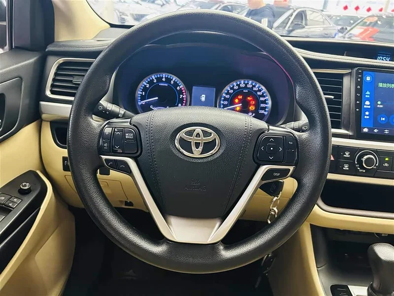 Toyota Highlander — фото 15