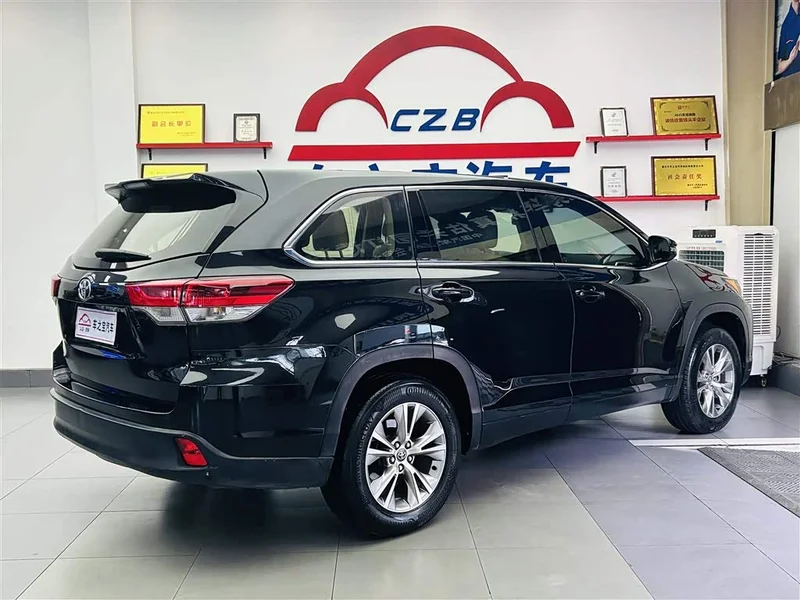 Toyota Highlander — фото 5