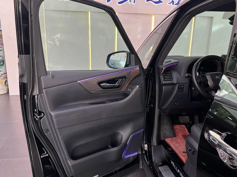 Toyota Vellfire — фото 12