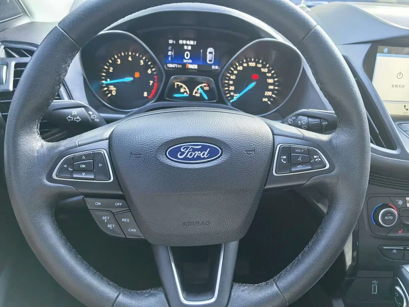 Ford Escape — фото 11
