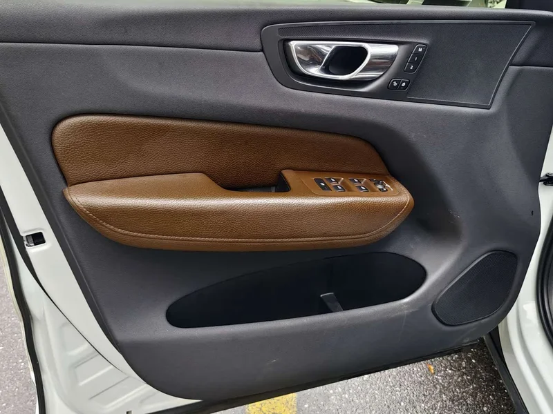 Volvo XC60 — фото 16