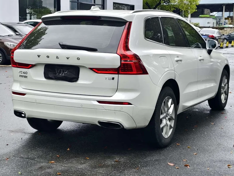 Volvo XC60 — фото 6