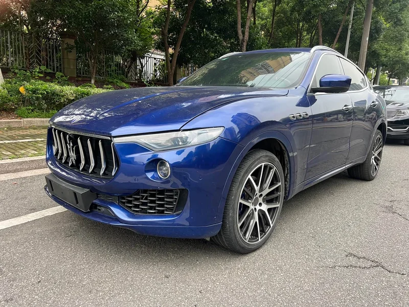 Maserati Levante — фото 1