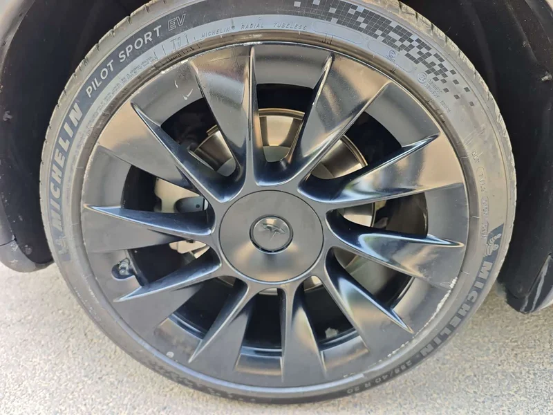 Tesla Model Y — фото 14