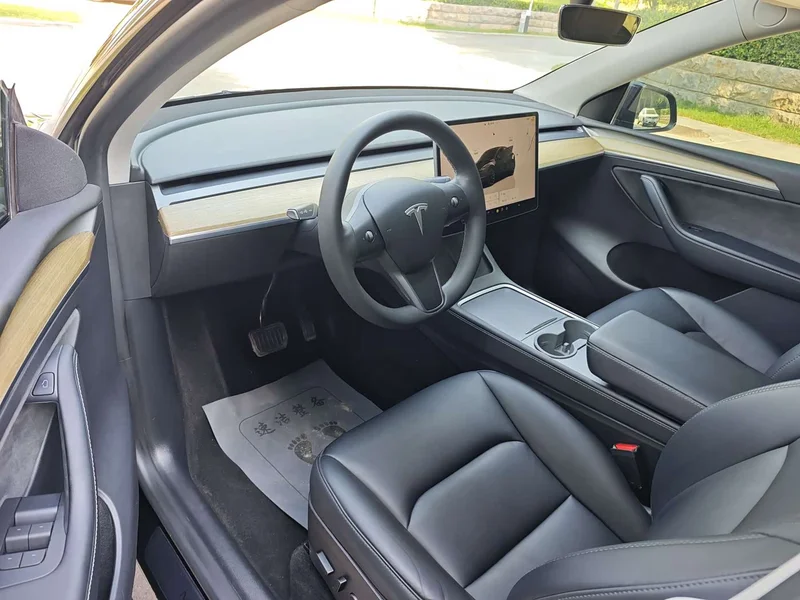 Tesla Model Y — фото 4