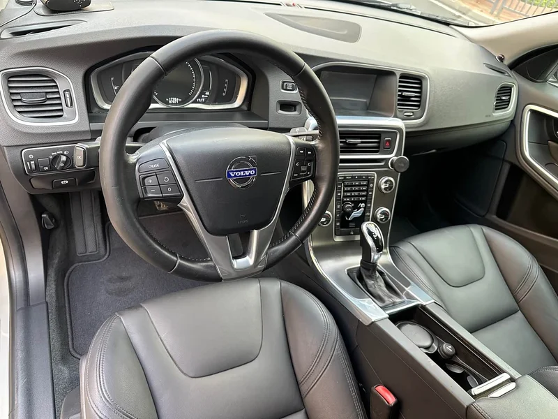 Volvo S60 — фото 12