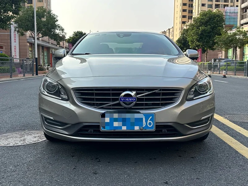 Volvo S60 — фото 2