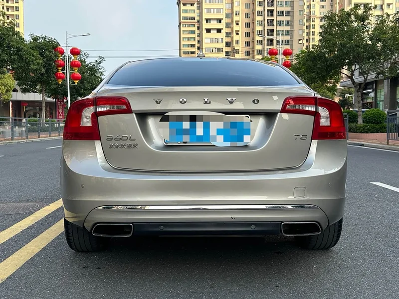 Volvo S60 — фото 8