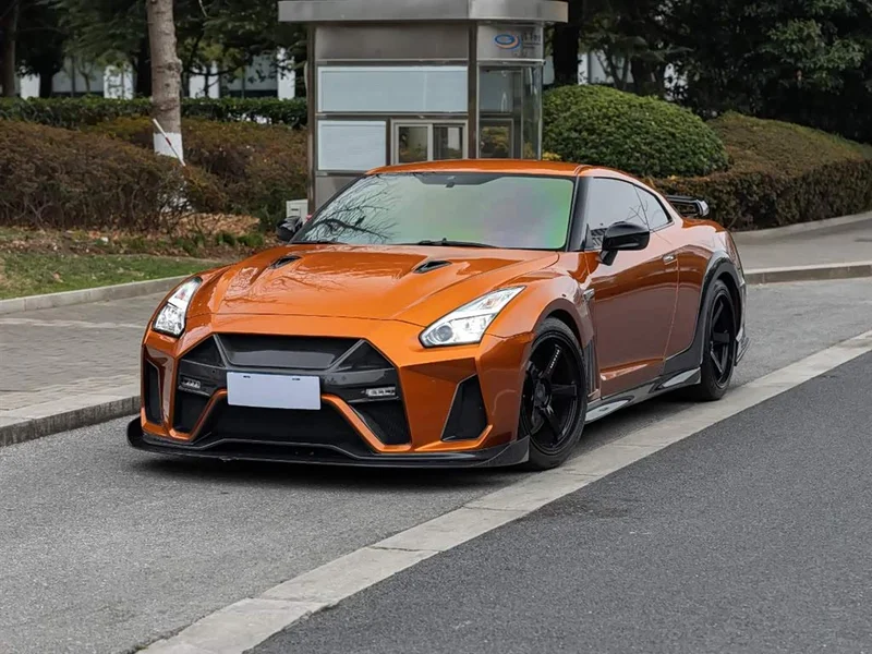 Nissan GT-R — фото 1