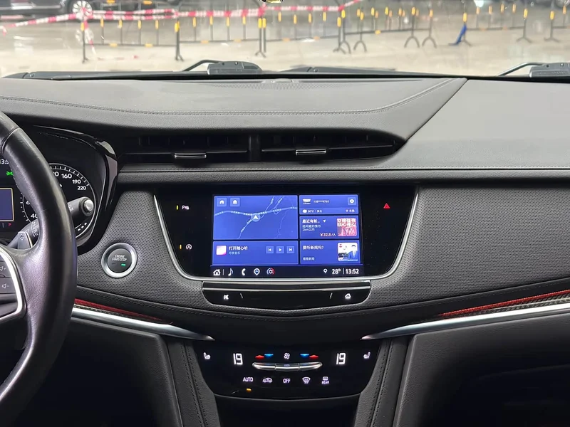 Cadillac XT5 — фото 11