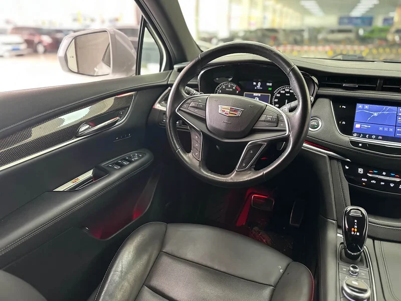 Cadillac XT5 — фото 13