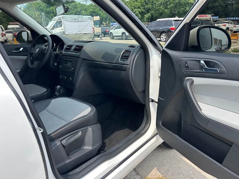 Skoda Yeti — фото 24