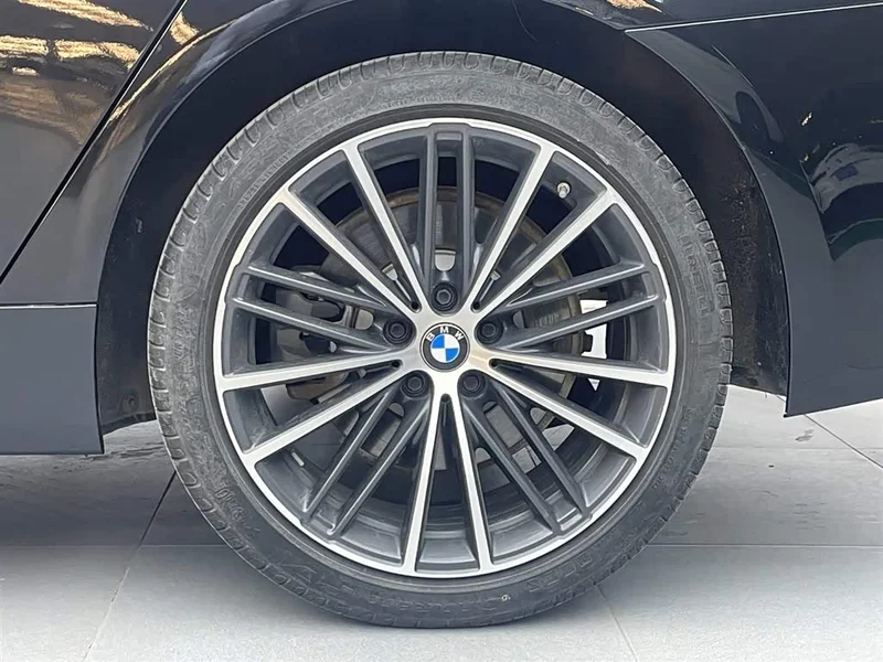 BMW 5-Series — фото 18