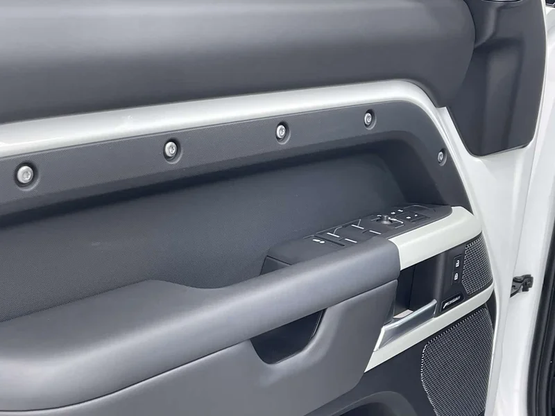 Land Rover Defender — фото 11