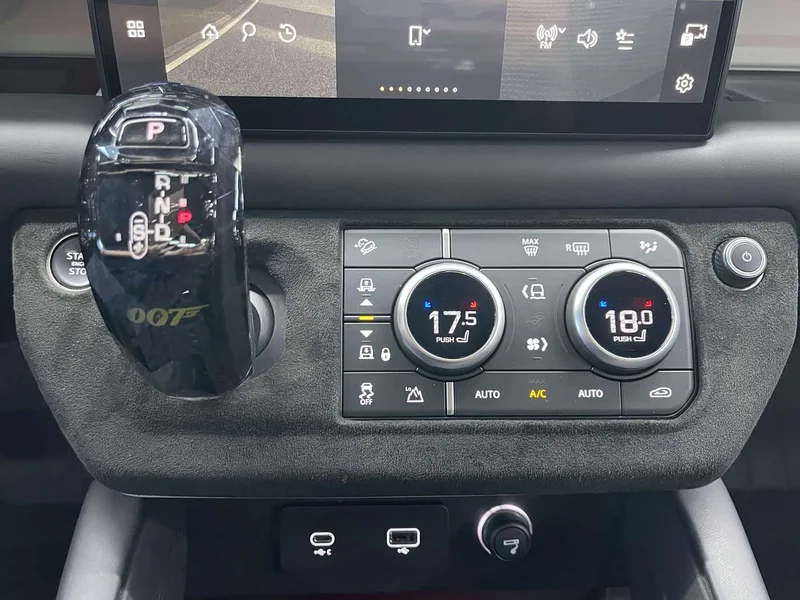 Land Rover Defender — фото 13