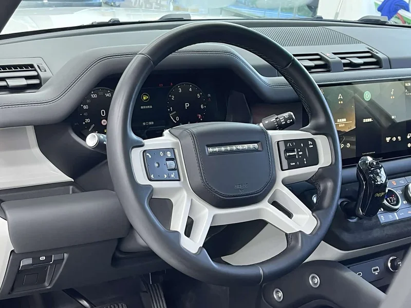 Land Rover Defender — фото 14