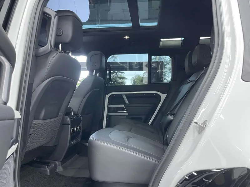 Land Rover Defender — фото 15